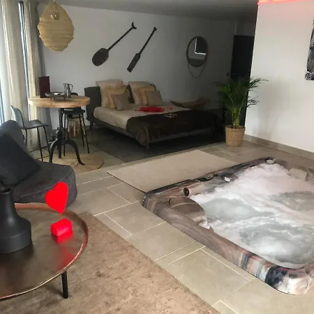 Lofts Avec Jacuzzi Privatif - Spa Romantique - Bouzigues B&B 부지그