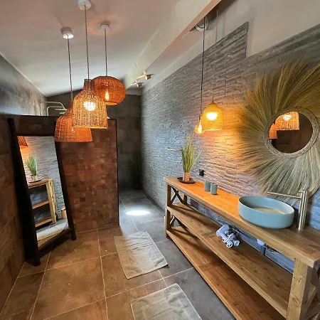 Lofts Avec Jacuzzi Privatif - Romantique - Frühstückspension 4*