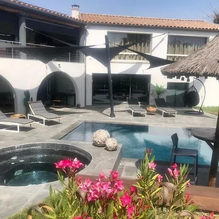 Lofts Avec Jacuzzi Privatif - Romantique - Bed and breakfast Bouzigues